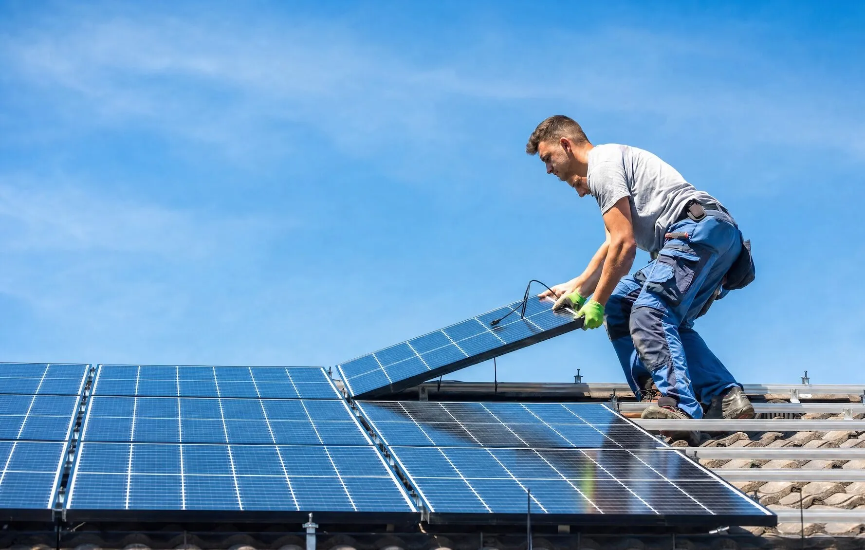 NOAH-zonnepanelen-installeren(1)